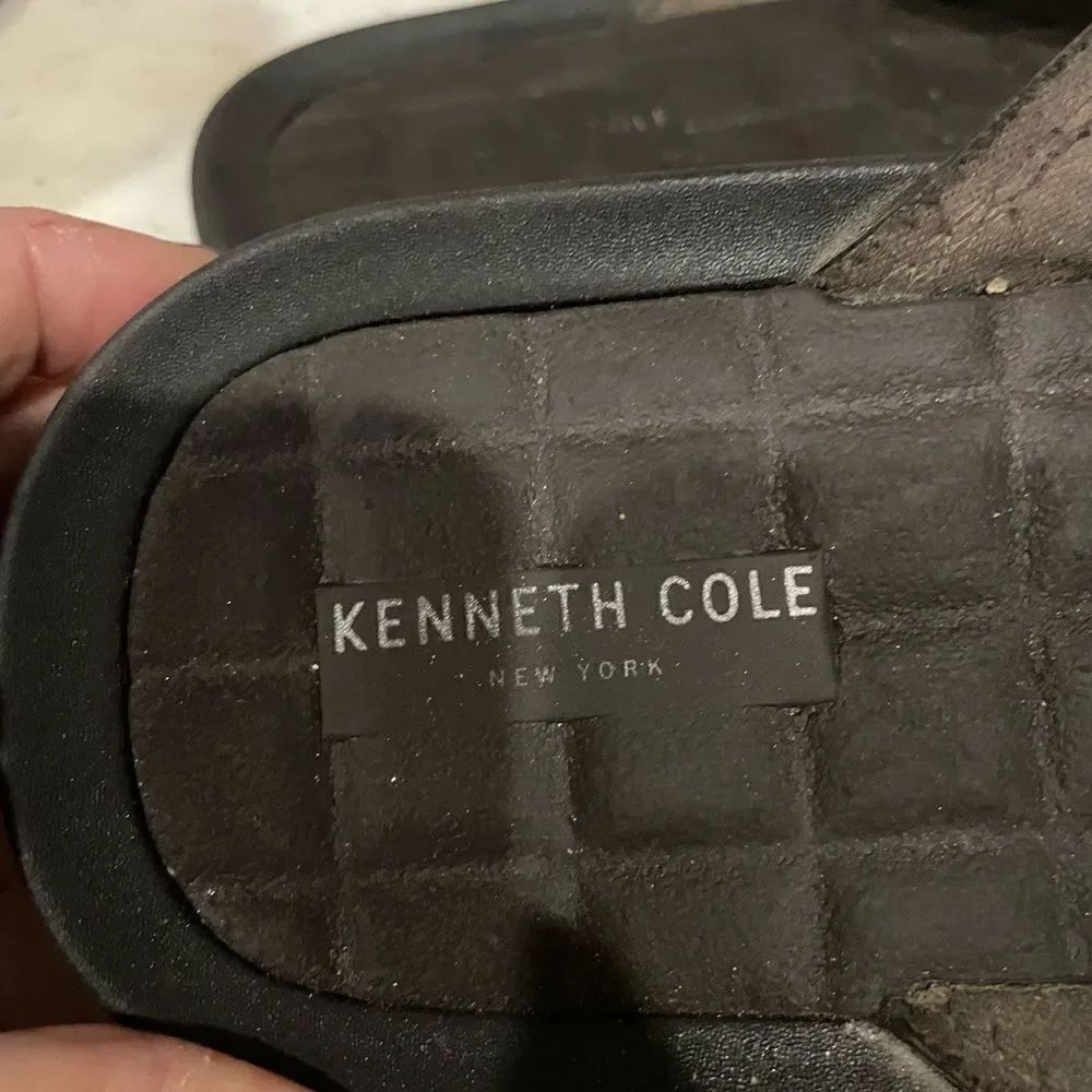 Kenneth Cole Flip Flops - Picture 6 of 6